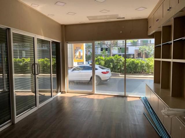 ขายอาคารพาณิชย์ หลังมุม 4 ชั้น ปากซอยพัฒนาการ 3