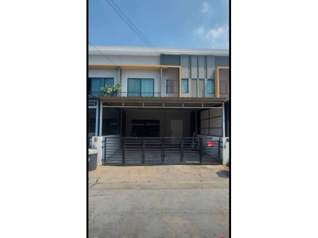 ให้เช่าทาวเฮ้าส์ 2 ชั้น พื้นที่ใช้สอย 120 ตารางเมตร โครงการเดอะคอนเนค พัฒนาการ 44 เฟอร์นิเจอร์ครบพร้อมเข้าอยู่