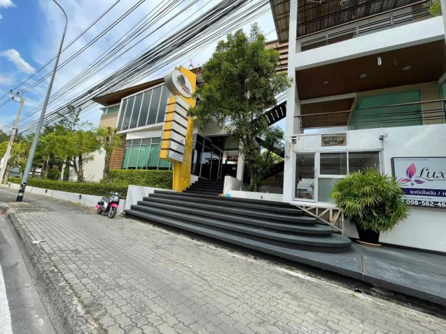 ให้เช่าพื้นที่ชั้น2 ห้องกระจก ถนนรัชดา-รามอินทรา