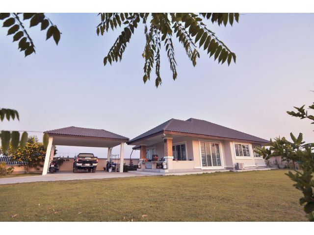 บ้าน วิวทุ่งนา และภูเขา