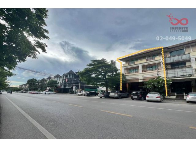 ขายอาคารพาณิชย์หลังมุม 3.5 ชั้น เนื้อที่ 41 ตารางวา  ติดถนนกรุงเทพกรีฑา 15