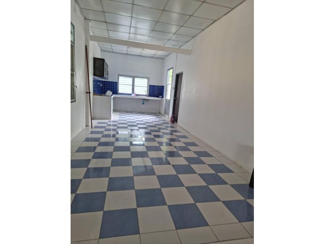 Land with office  for sale 4 Units with tenant for sale very good location at Ramintra Road