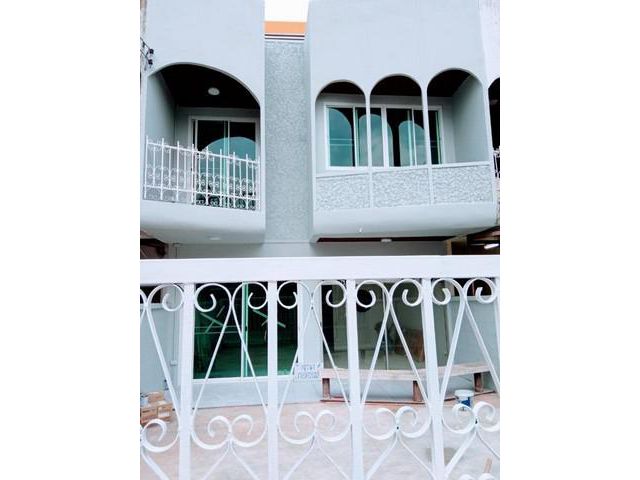 ให้เช่าทาวน์เฮาส์ 2 ชั้น 4 ห้องนอน ซอยพัฒนาการ 23
