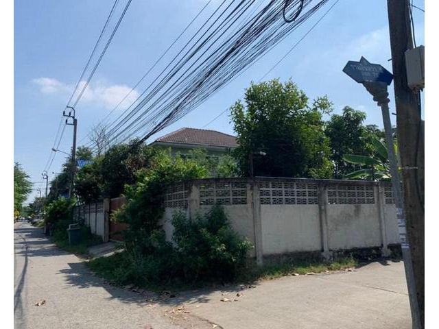 ขายที่ดินพร้อมบ้านเนื้อที่ 103ตรว ซอยรามอินทรา 65