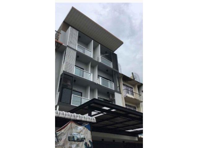 ให้เช่าอาคาร4ชั้น ติดถนนนวมินทร์ 32
