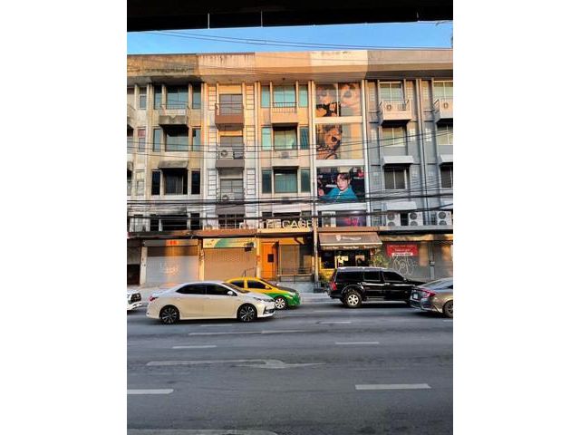 ให้เช่าอาคาร 4.5 ชั้น180 ตรม. ใกล้ MRT ลาดพร้าว