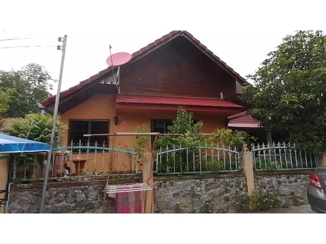 ขายบ้านแม่ริม ในโครงการใกล้ถนนใหญ่เพียง 400ม. เนื้อที่ 83 ตร.ว. มีบ้าน 2 หลัง โรงจอดรถ 1