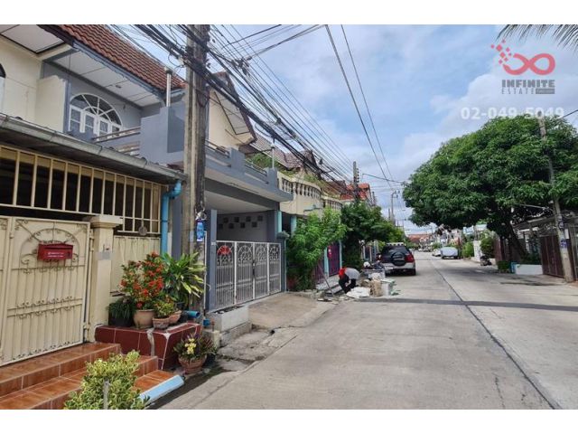 ขายทาวน์เฮ้าส์ 2 ชั้น หมู่บ้านเกษรา เนื้อที่ 20 ตารางวา ซอยพัฒนาการ29