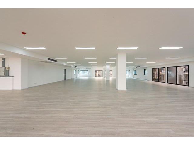 ให้เช่าพื้นที่สำนักงานสภาพใหม่มาก ถนนสาทร อาคารสูง 7ชั้น เจริญราษฏร์ ใกล้ BTS สุรศักดิ์