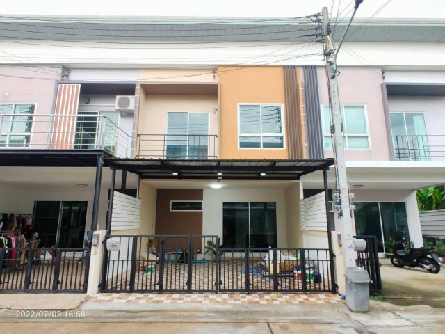 ทาวน์โฮม 2 ชั้น #หมู่บ้านเดอะทรัสต์ทาวน์ วงแหวน-ลำลูกกา หลังตลาดมารวย รีโนเวทใหม่ บ้านหันหน้าทิศตะวันออก แถมเฟอร์นิเจอร์
