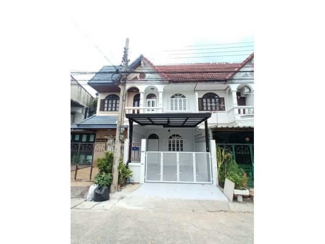 ทาวน์เฮ้าส์  2 ชั้น #หมู่บ้านเสนาวิลล่า4 รีโนเวทใหม่ พร้อมอยู่ ทำเลคลองสามวา ห้องครัวต่อเติมเคาน์เตอร์ยาว 3 เมตร