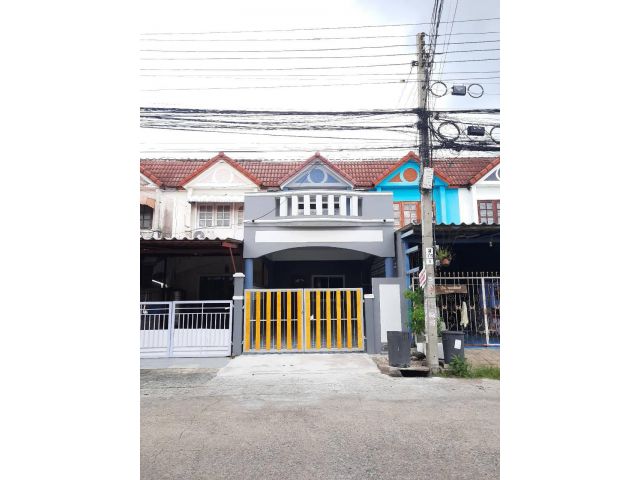 ทาวน์เฮ้าส์ 2 ชั้นพร้อมอยู่ต่อเติมเทอเรสชั้นบนด้านหน้าเต็มพื้นที่ #หมู่บ้านร่มทิพย์ หทัยราษฏร์33 ถนนหน้าบ้านกว้างมาก ทำเ