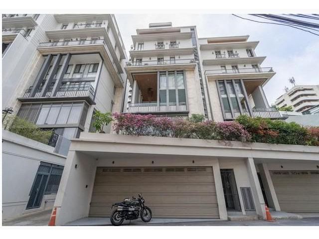 ขายทาวน์โฮม5 ชั้นมีลิฟท์สระว่ายน้ำ สุขุมวิท 49/1