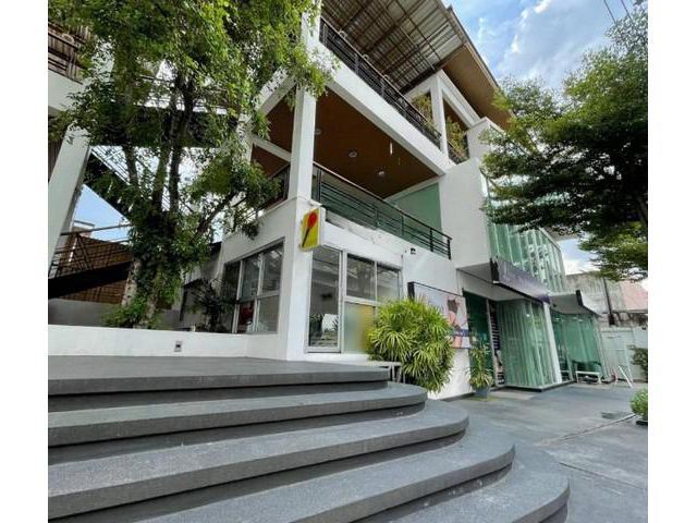 ให้เช่าพื้นที่ชั้น2 110 ตรม. ถนนรัชดา-รามอินทรา