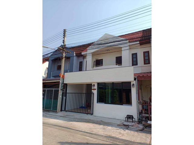 ขายทาวน์โฮม 2 ชั้น ในหมู่บ้านธีรพร อ.สันทราย จ.เชียงใหม่ รีโนเวทใหม่ทั้งหลัง เนื้อที่ 21.5 ตร.ว.