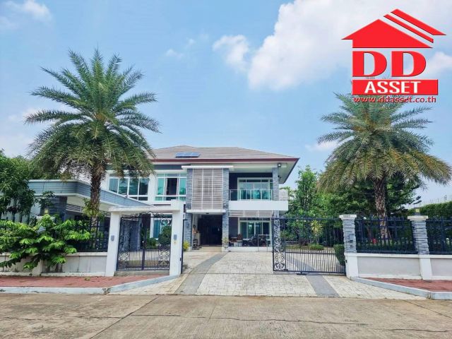 บ้านหรู หมู่บ้าน ธัญธานี ลำลูกกาคลอง4 อยู่ในสนามกอล์ฟธัญญะธานี ติดถนนลำลูกกา ใกล้วงแหวนกาญจนา ใกล้บิ๊กซีลำลูกกาคลอง4