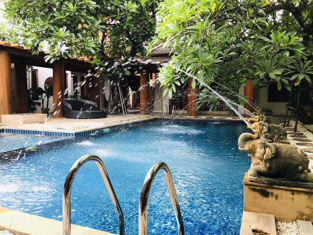 ขายบ้าน คฤหาสน์หรู รามอินทรา นวลจันทร์ บึงกุ่ม แถวเซ็นทรัลอีสต์วิลล์ ขนาดที่ดิน 386 ตร.วา ตกแต่งบ้าน และเฟอร์นิเจอร์ด้วย