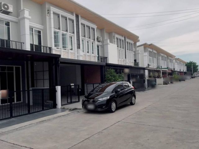 ทาวน์เฮ้าส์  โกลเด้นทาวน์2 ซ.สุขสวัสดิ์26 กทม.