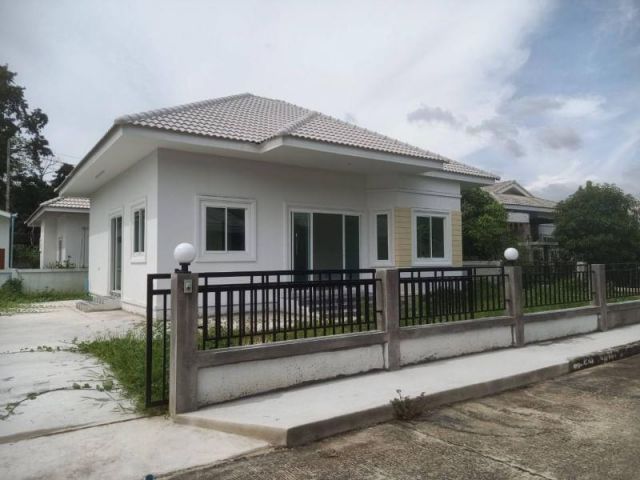ขายบ้านสร้างใหม่ อ.สารภี ในหมู่บ้านเพ็ญมณี1 เนื้อที่ 87 ตร.ว. ราคา 2.65 ล้าน