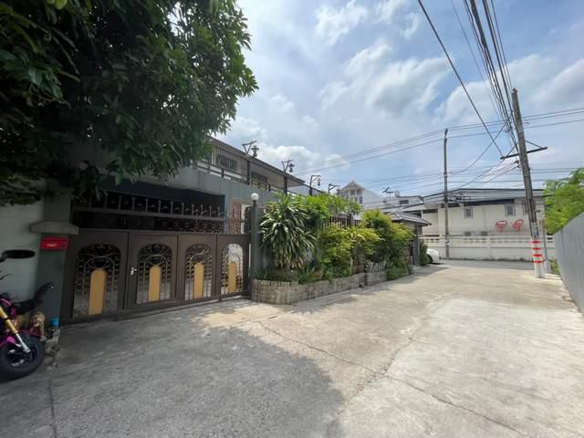 POR1517 ขาย บ้านเดี่ยว 2 ชั้น ถนนสุขุมวิท71