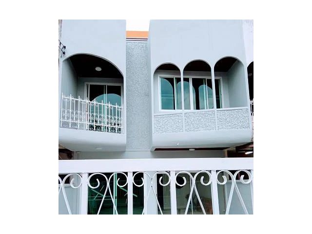 Home office for rent  townhouse ถนนพัฒนาการใกล้เอกมัยทองหล่อ
