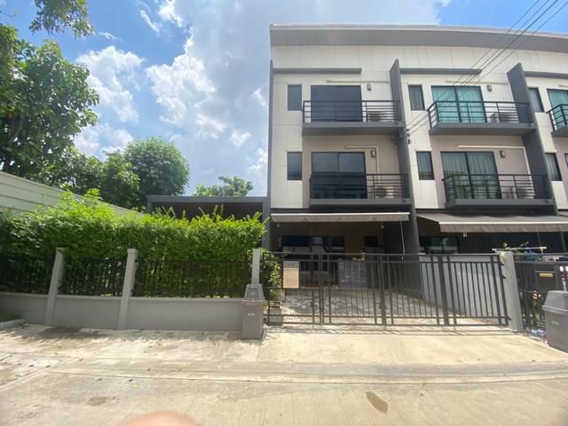 ขายทาวน์โฮม 3 ชั้น หลังมุม บ้านกลางเมือง รามอินทรา