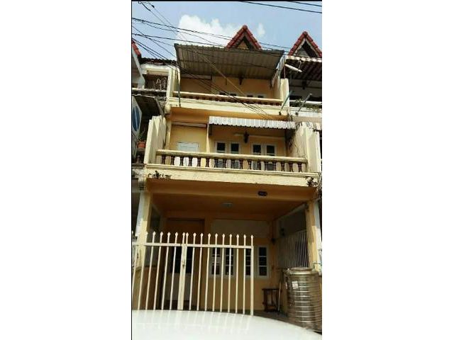ให้เช่าทาวน์โฮม 3 ชั้น ซอยลาดพร้าว