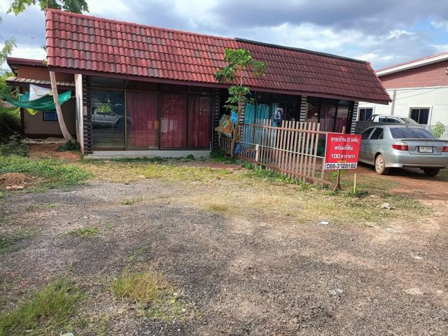 ขายบ้านแฝดพร้อมที่ดิน 2 หลัง ติดถนนดำ บ้านพังขว้าง