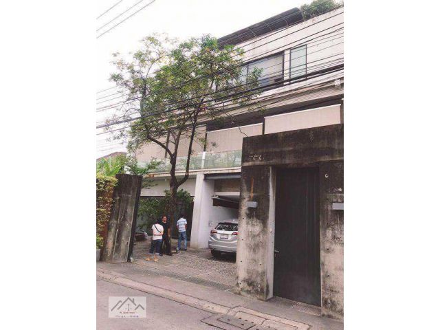 ขายบ้านเดี่ยว พร้อมสระว่ายน้ำ ซอยสุขุมวิท 55 ใกล้ BTS ทองหล่อ