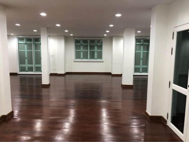 ให้เช่าตึกแถว 3คูหา3ชั้น ย่านสามย่าน สีลม จุฬาใกล้MRT ราคา 98,000 บาท เขตบางรักสามย่านปรับปรุงใหม่สไตล์ไทยโบราณสมัยรัชกา