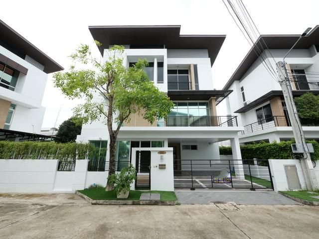 HS0476 ขายบ้านเดี่ยว 3 ชั้น หมู่บ้านเนอวาน่า บียอนด์ ไลท์ พระราม9 พื้นที่ใช้สอย 270 ตรม