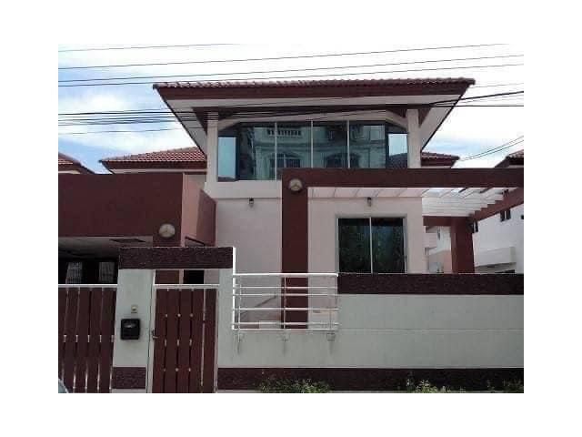 บ้านเดี่ยว 2 ชั้น บ้านสไตล์โมเดิร์น ซ.ออ่นนุช 44  ลักษณะบ้านเปิดโล่งสไตล์โมเดิร์น แขวง บางจาก  เขต พระโขนง กทม. 10330