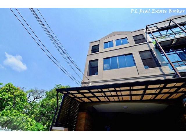 ให้เช่าทาวน์โฮม 3 ชั้น 4 นอน สุขุมวิท 38ใกล้ bts
