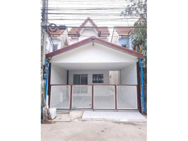ทาวน์เฮ้าส์ 2 ชั้น #หมู่บ้านอมรทรัพย์  รีโนเวทใหม่ พร้อมอยู่ ซอยตรงข้ามทางไปกรมขนส่งทางบกเขตพื้นที่ 4