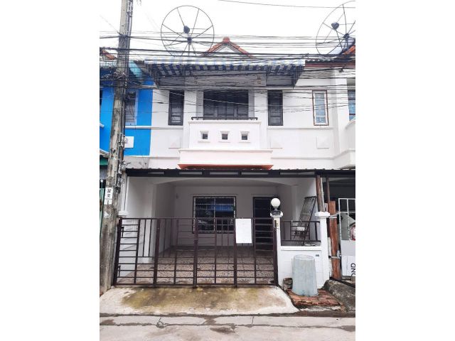ทาวน์เฮ้าส์ 2 ชั้น #หมู่บ้านเคซี4 พร้อมอยู่ ทำเลดี บ้านอยู่ต้นโครงการ ตรงข้ามกับโรงเรียนขุมทอง มีรถตู้ไปตลาดมีนบุรี