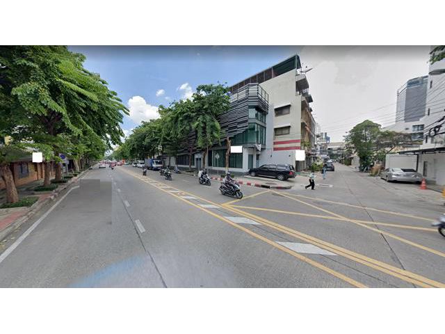ม.จุฬาลงกรณ์ BTSสุรศักดิ์ SHowroom  3ชั้น 48ตรว.