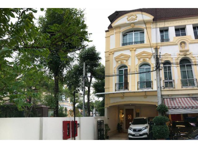 ทาวน์เฮ้าส์ 3 ชั้น บ้านกลางกรุง พระราม 3 ยานนาวา