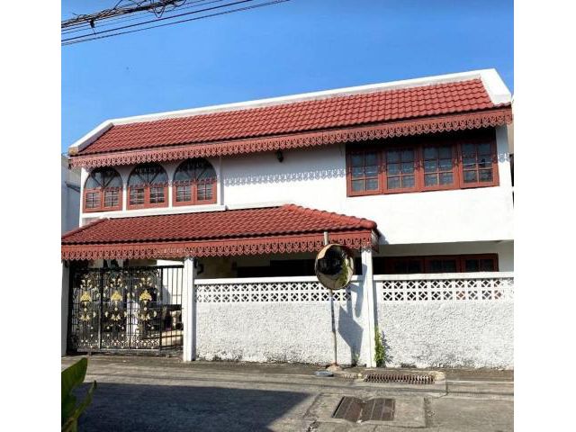 ให้เช่าบ้านเดี่ยว 2 ชั้น ซอลาดพร้าว 63 วังทองหลาง ตัวบ้านอยู่ห่างจากถนนลาดพร้าว 300 เมตรอยู่ติดถนนใน