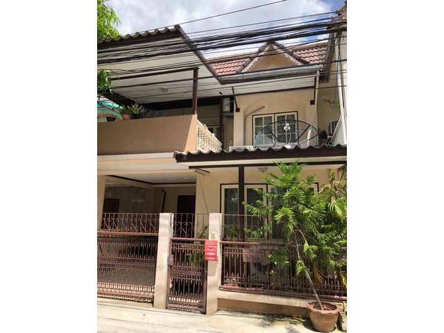 ให้เช่าทาวน์โฮม2ชั้น อุดมสุขซอย51 หมู่บ้านรุ่งเจริญ เนื้อที่ 28 ตารางวา