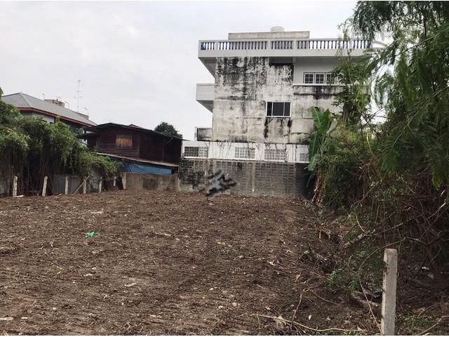 ขายที่ดินเปล่า ถมแล้ว เนื้อที่ 105 ตารางวา อินทามระ 37 แยก 2  ใจกลางเมือง ย่านรัชดา  เหมอะสร้างบ้าน