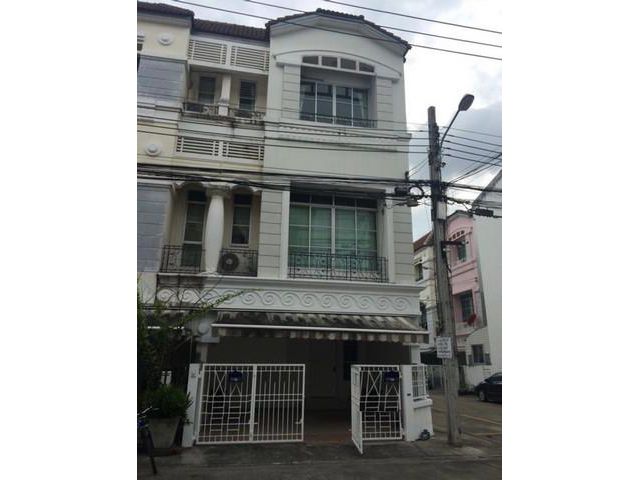 ให้เช่าทาวน์โฮม3ชั้นบ้านกลางเมืองลาดพร้าวเลียบด่วน