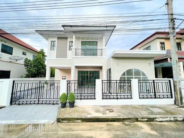 บ้านเดี่ยว 2 ชั้นตกแต่งสวยสภาพใหม่เอี่ยม #หมู่บ้านเต็มสิริเพลส3 ด้านข้างต่อเติมห้องนั่งเล่นมองเห็นสวนหย่อมด้านข้าง