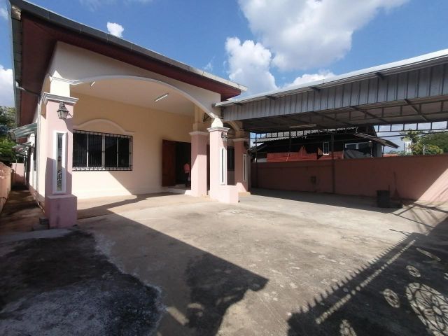 ขายบ้านอำเภอเมืองเชียงใหม่ ใกล้โรงเรียนดาราฯ ใกล้อาเขต เนื้อที่ 130 ตร.ว. 6 ห้องนอน 6 ห้องน้ำ