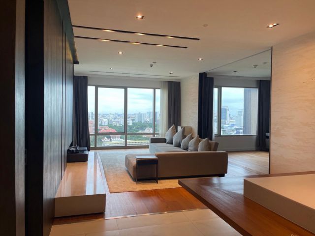 Super luxury condo 185 Rajadamri