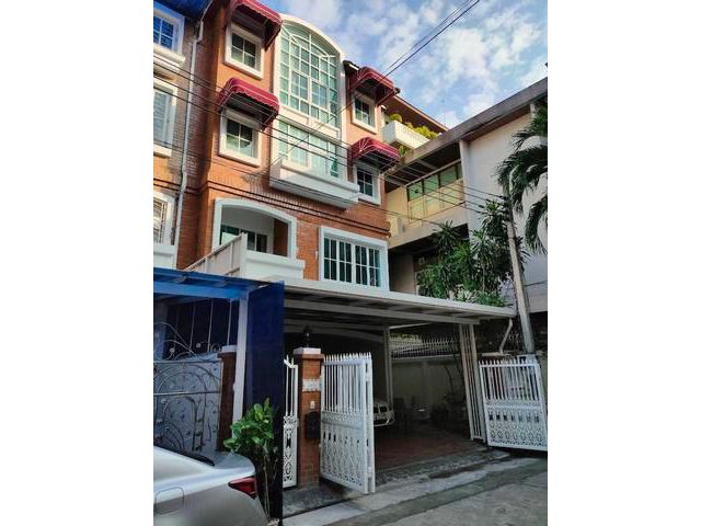 PB28 ขายทาวน์โฮม 5ชั้น เย็นอากาศเรสซิเดนซ์ (Yen Akat Residence) ถนน เย็นอากาศ - ซอย ประสาทสุข มีลิฟต์ส่วนตัว บ้าน Typeให