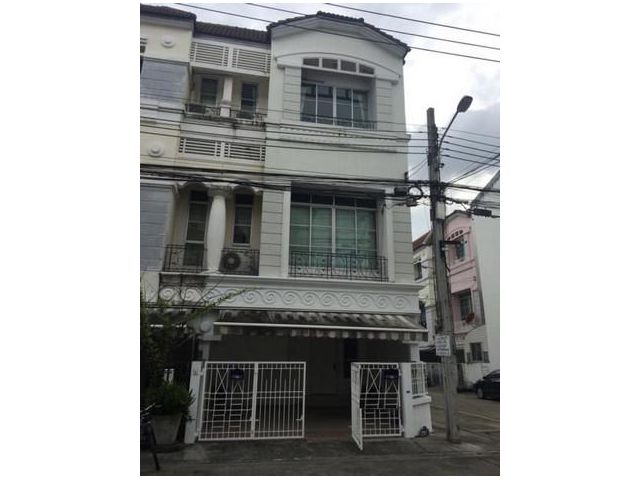 PDD02 ให้เช่าทาวน์โฮม 3 ชั้นหลังมุม บ้านกลางเมืองลาดพร้าว-โยธินพัฒนา ซอยประดิษฐ์มนูธรรม19 ใกล้เลียบด่วน ใกล้ห้างเซ็นทรัล