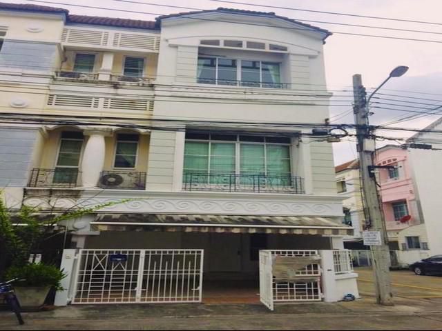 ให้เช่าทาวน์โฮม บ้านกลาง เมืองลาดพร้าว-โยธินพัฒนา