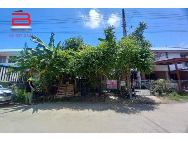 ทาวน์เฮาส์ หมู่บ้าน เอื้ออาทรรังสิต คลอง 7/1 เนื้อที่ 23.3 ตรว. ถนนรังสิต-นครนายก อ.ธัญบุรี จ.ปทุมธานี
