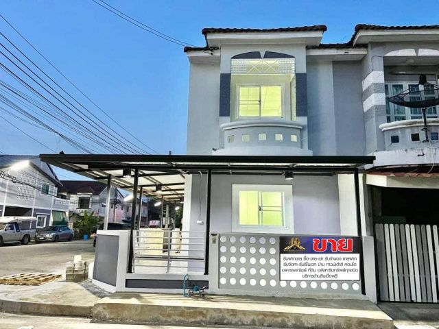 ทาวน์เฮ้าส์ 2 ชั้น #หมู่บ้านนันทิชา3/8 ถนนเมนหลังริม มีบริเวณนั่งเล่นหน้าบ้าน ตกแต่งใหม่พร้อมอยู่ มีเทอเรสด้านหลัง