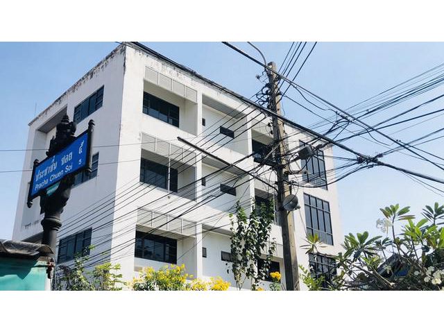 บ้านนนทบุรี 300 ตารางวา บ้านเดี่ยวและตึก 4 ชั้น